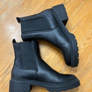 Womens rocket dog boots size 9